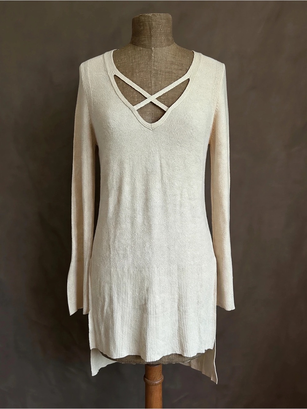Free People Oatmeal Criss-Cross V-Neck Bell Sleeve Tunic Sweater - M -